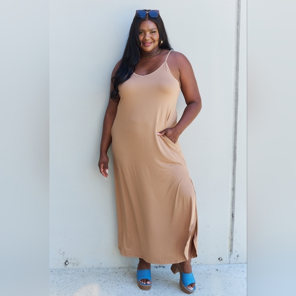 New Cami Side Slit Maxi Dress with pockets - Picture 2 of 6